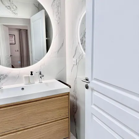 Sweet 3 Star Near Monaco Train Station *